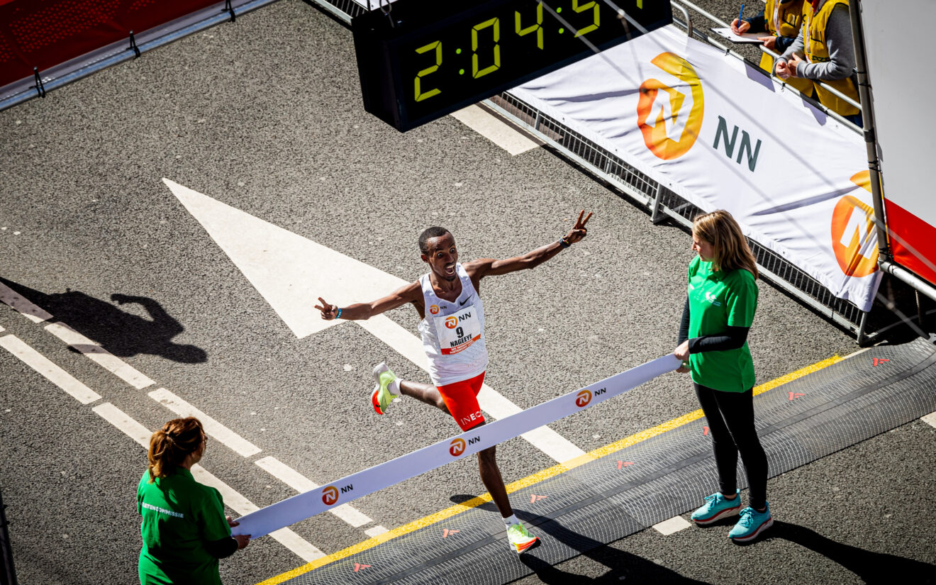 Bashir Abdi wint Marathon Rotterdam opnieuw, Nageeye kampioen op plaats